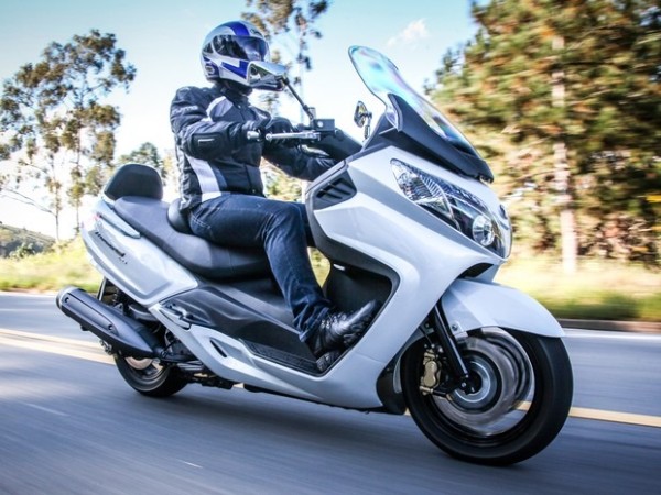 Linha 2014 de scooters DAFRA 07 MaxSym 400i