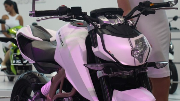 Moto BMW 300cc em parceria com TVS