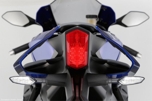 2015-yamaha-yzf-r1-studio-and-action-shots-show-more-superbike-goodness-photo-gallery_23