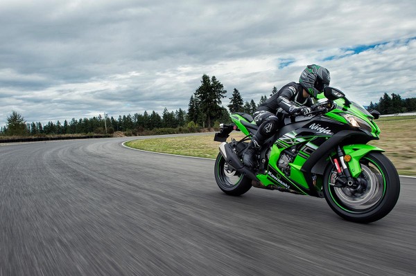 Kawasaki-Ninja-ZX10R-2016-05