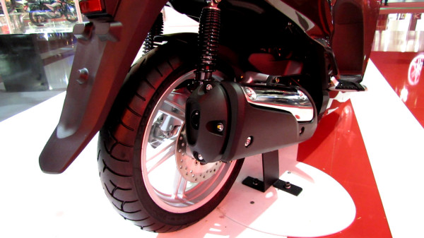 traseira-honda-scooter-sh-300i