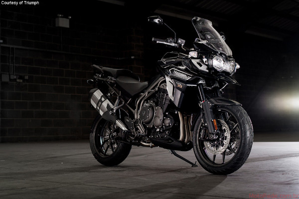 Triumph lança novas Speed Triple R e Tiger Explorer no Brasil 1