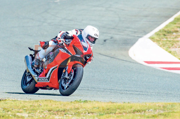 honda-cbr-1000rr-fireblade-2017-2-lancamentos-2017