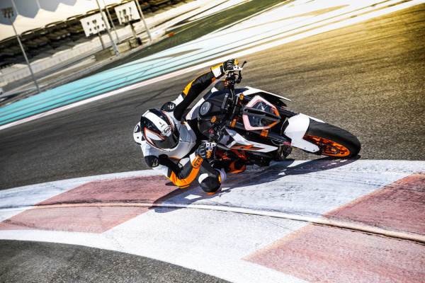 KTM 1290 Super Duke R 2017 3