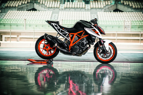 Video KTM 1290 Super Duke R 2017 03