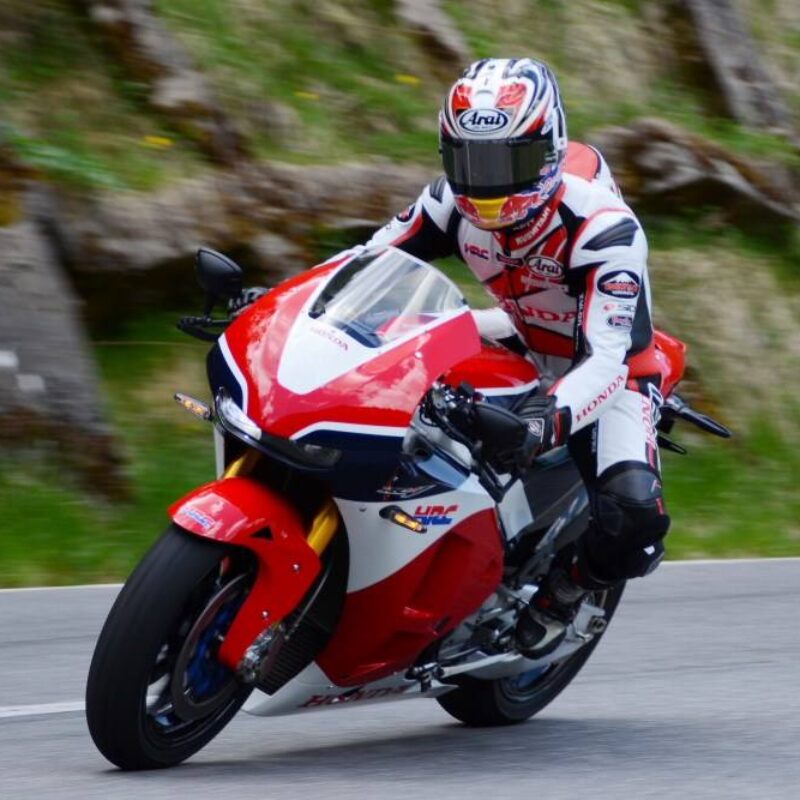 h*5様 絶版 エイ出版社 Honda RC213V-S Honda-RC-213V-S-1000x600.jpg