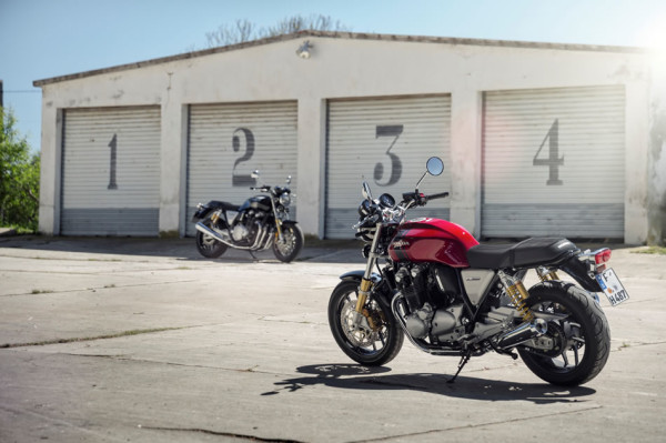 Honda CB1100 RS na rua