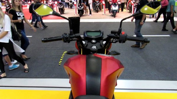 Dafra Apache RTR 200 Brasil Vermelha Salão Duas Rodas