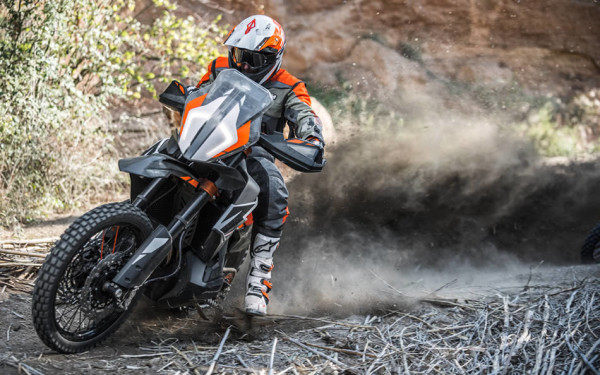 KTM 790 Adventure R em ação