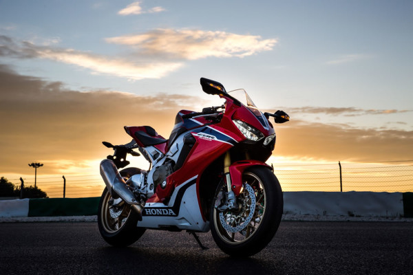 Nova CBR1000RR Fireblade 2017 SP 25 anos Brasil
