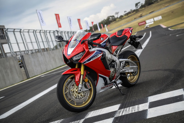 Comparativo CBR1000RR vs Ninja H2