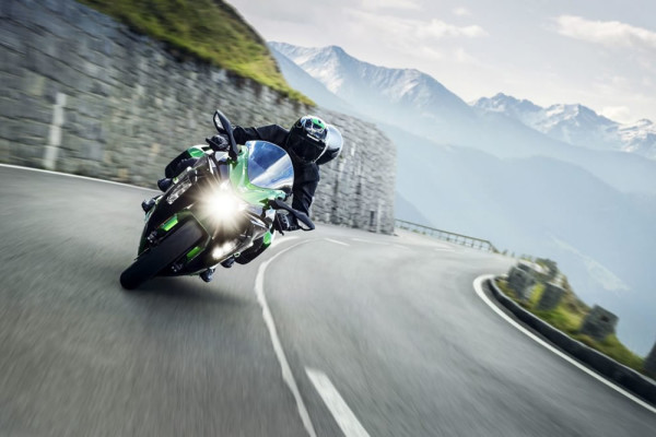 Lançamento Kawasaki Ninja H2 SX 2019 no Brasil