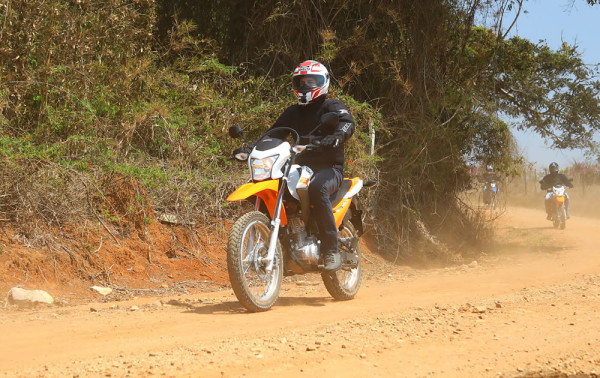 Honda Bros 160 2018 Avaliação - Teste freios CBS Terra