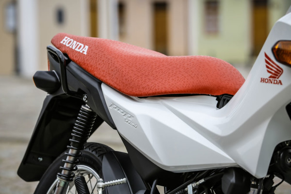 Nova-Pop-110i-2019-08-Banco-Textura