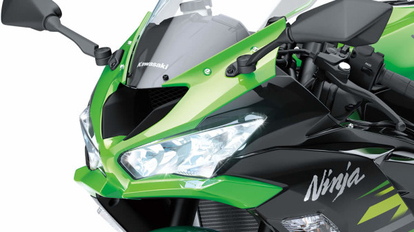 10-fatos-ninja-zx6r-2020-03-Farol-LED