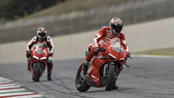 Panigale V4R na pista