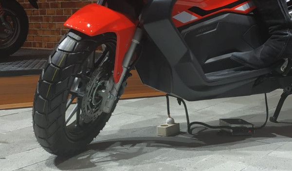 Honda-X-ADV-150-07-Pneu