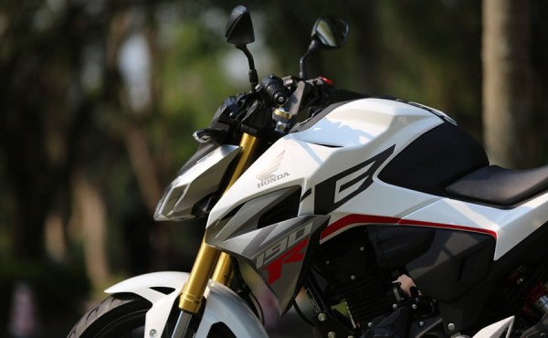 Honda-CBF190R-08