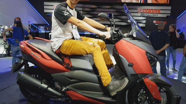 Yamaha X-Max 250 Posição dos pés