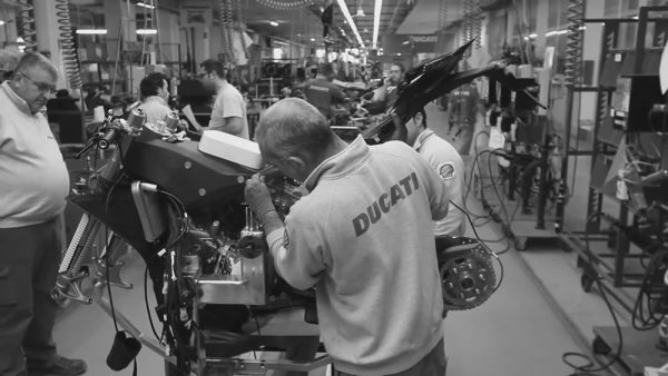 paralisacao-fabrica-motos-08
