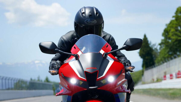 Honda CBR 600RR Vermelha
