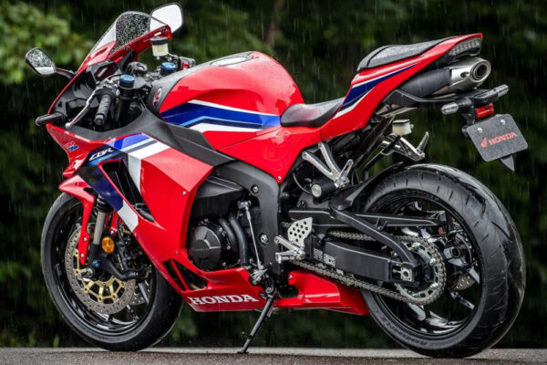 Honda CBR 600RR Vermelha