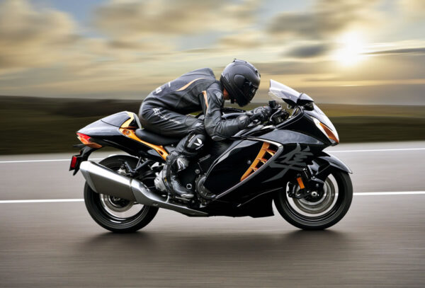 Suzuki-Hayabusa-2022-01-Preta