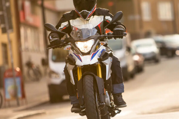 bmw-g-130-r-promocao-01