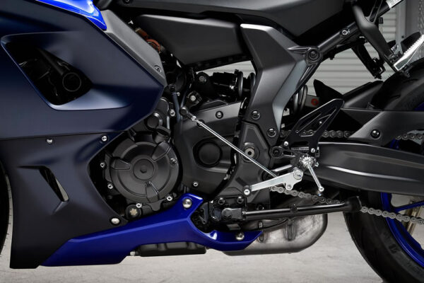 Yamaha-R7-2022-04-motor