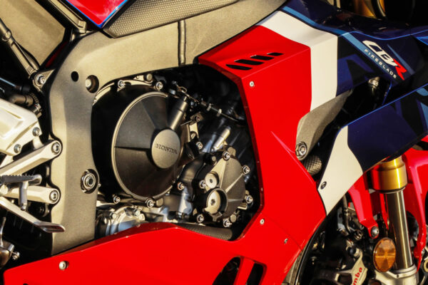 cbr1000rrr fireblade 2022 02