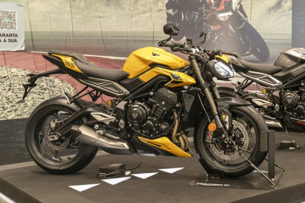 Triumph Street Triple RS 2023 1