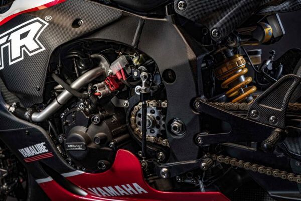 Yamaha R1 GYTR: moto de corrida à venda na concessionária