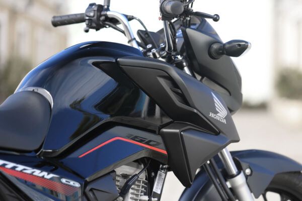 CG160 Titan 2024 Cinza Detalhe