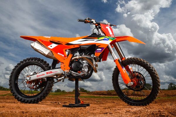 KTM 450 SX F Factory Brasil 1