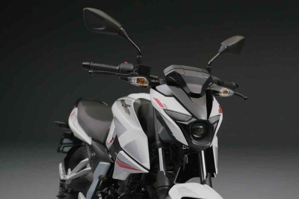 Bajaj Pulsar N150 4