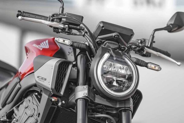 Honda CB 650R E Clutch 2026 vermelha 1