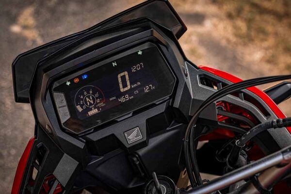 Honda XRE 300 Sahara 2026 painel