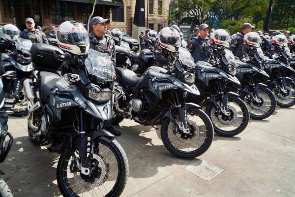 Motos da PM tem cameras que reconhecem placas