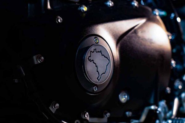 Moto brasileira com homenagem a Ayrton Senna! Veja vencedora internacional Triumph Originals 2025