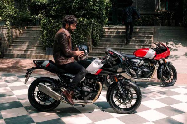 Triumph Thruxton 400 1