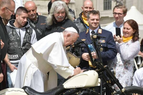 Moto do Papa Francisco Harley