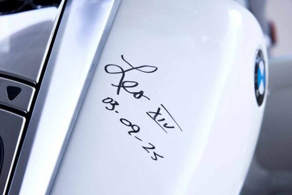 Moto do Papa Leao XIV BMW R 18 1