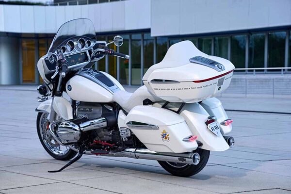 Moto do Papa Leao XIV BMW R 18 4