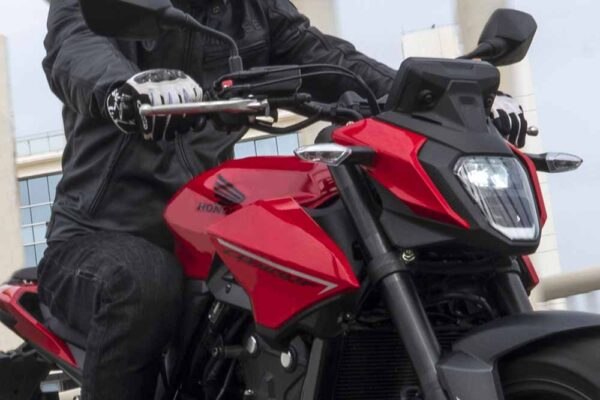 Honda CB 400 F 2026 1