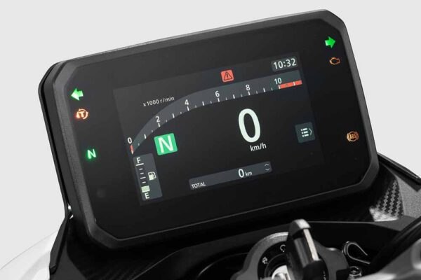 Honda CB 400 F 2026 3