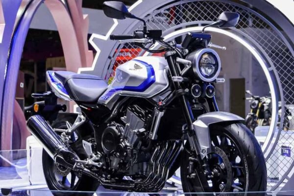 Honda CB 500 Super Four 2025 1