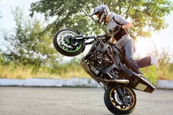 Projeto de lei quer criar regras para ‘grau e manobras em motos 2