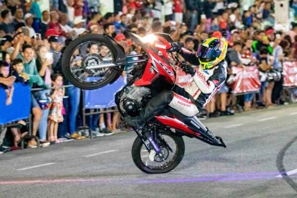 Projeto de lei quer criar regras para ‘grau e manobras em motos