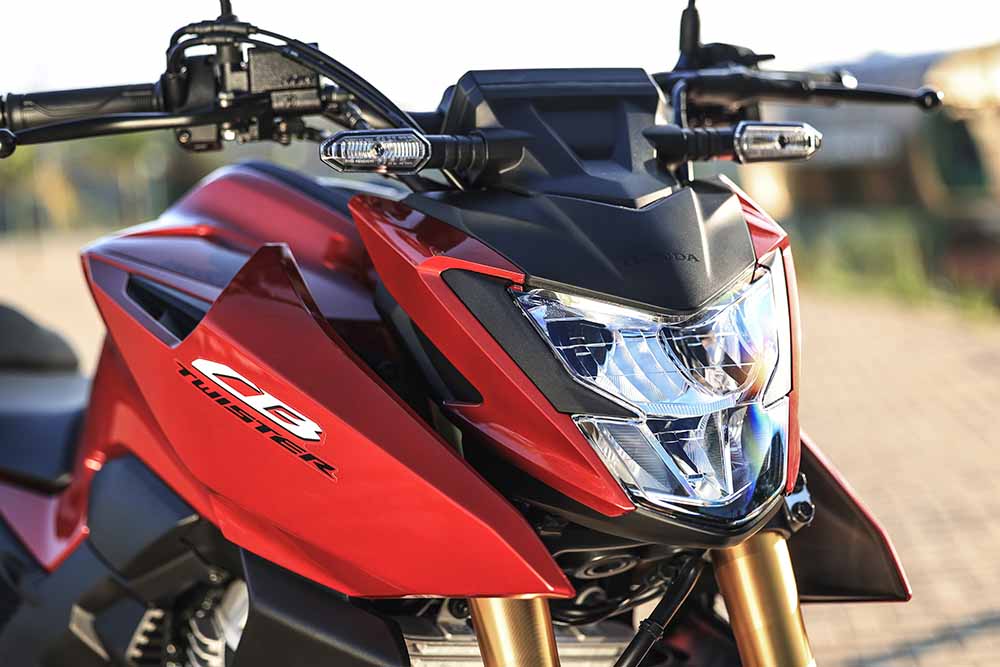 Nova Honda Twister 2027 na cor Vermelha (Pearl Royalty Red), Veja preço e fotos em detalhes da CB 300F